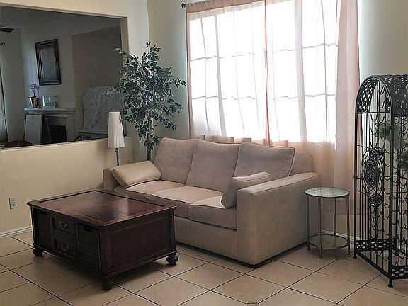 5th image of 1115 N Solano Privado APT A