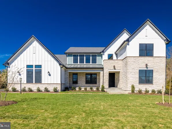 668 Stratford Hill Ct, Great Falls, VA 22066