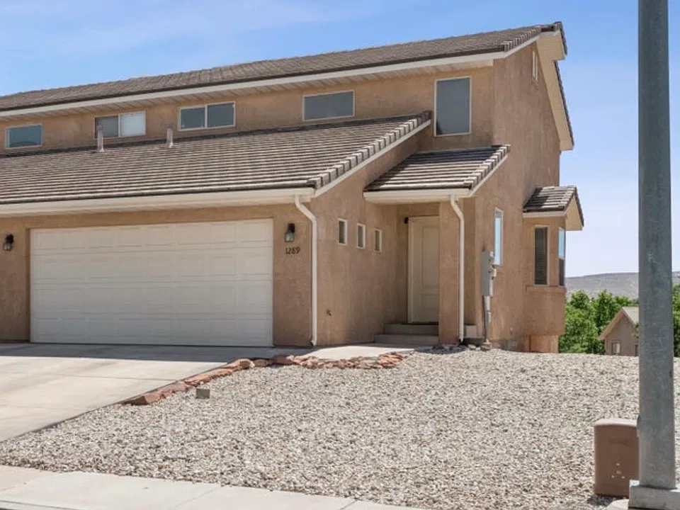 1289 W Las Hurdes Dr