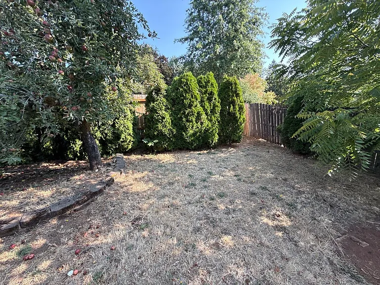 1043 Garlock St S — Photo 35