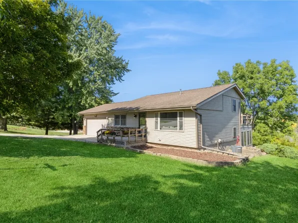 9568 Julie Ann Dr, Anamosa, IA 52205