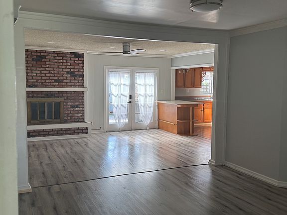 3rd image of 13940 Dumont Ave