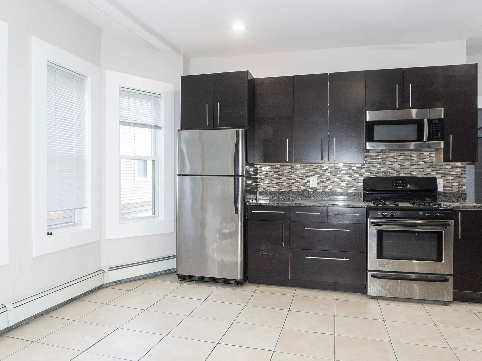 3 bed, 1100 sqft, $3,495 — Photo 2