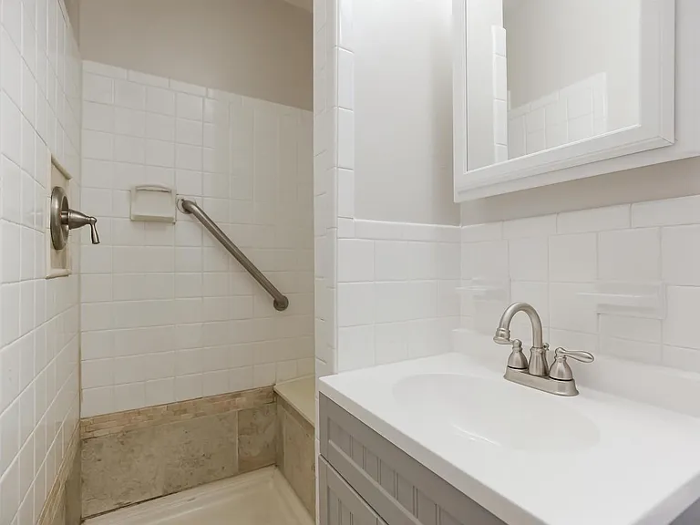 407 SW Stratford Rd — Photo 15