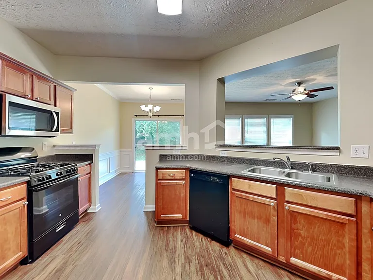 616 Laurel Bnd — Photo 3