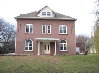 1107 10th St, Hawarden, IA 51023
