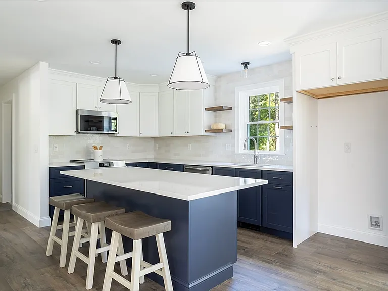65 Great Neck Rd — Photo 14