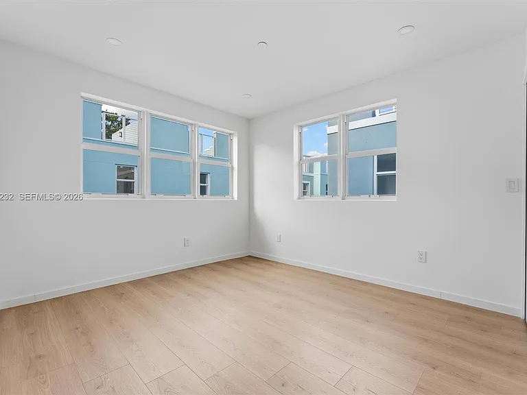 824 SE 12th Ct #850 — Photo 15