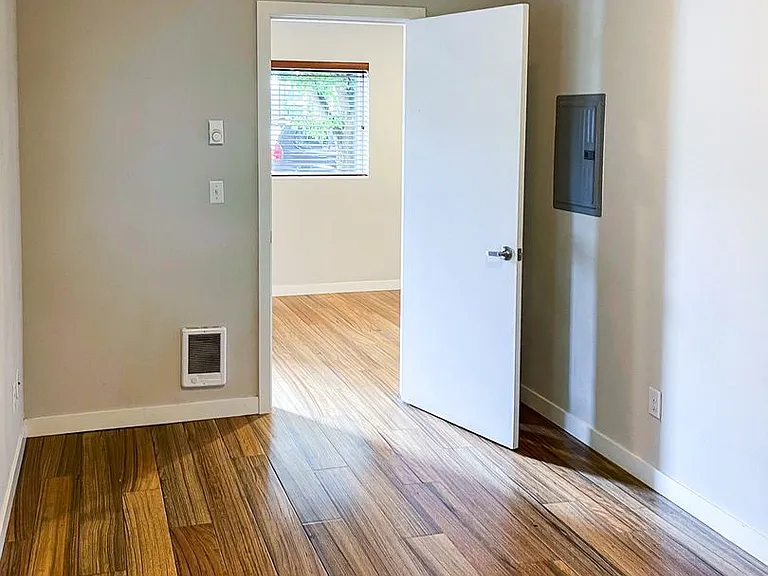6408 Phinney - Located at the top of Phinney Ridge — Photo 45