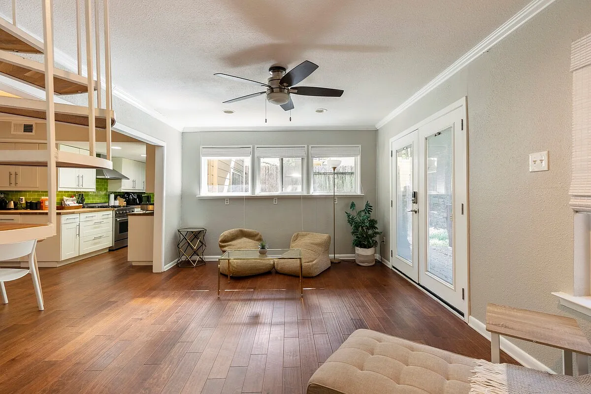 4 bed, 2272 sqft, $4,000 — Photo 3