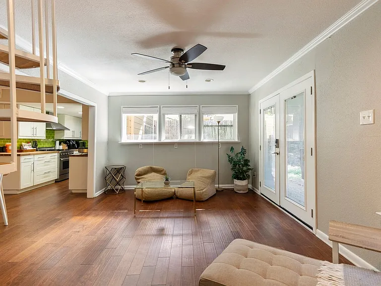 1711 Deerfield Dr — Photo 3