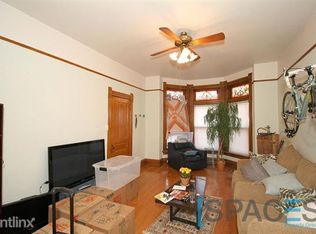 911 W Wolfram St, Chicago, IL 60657