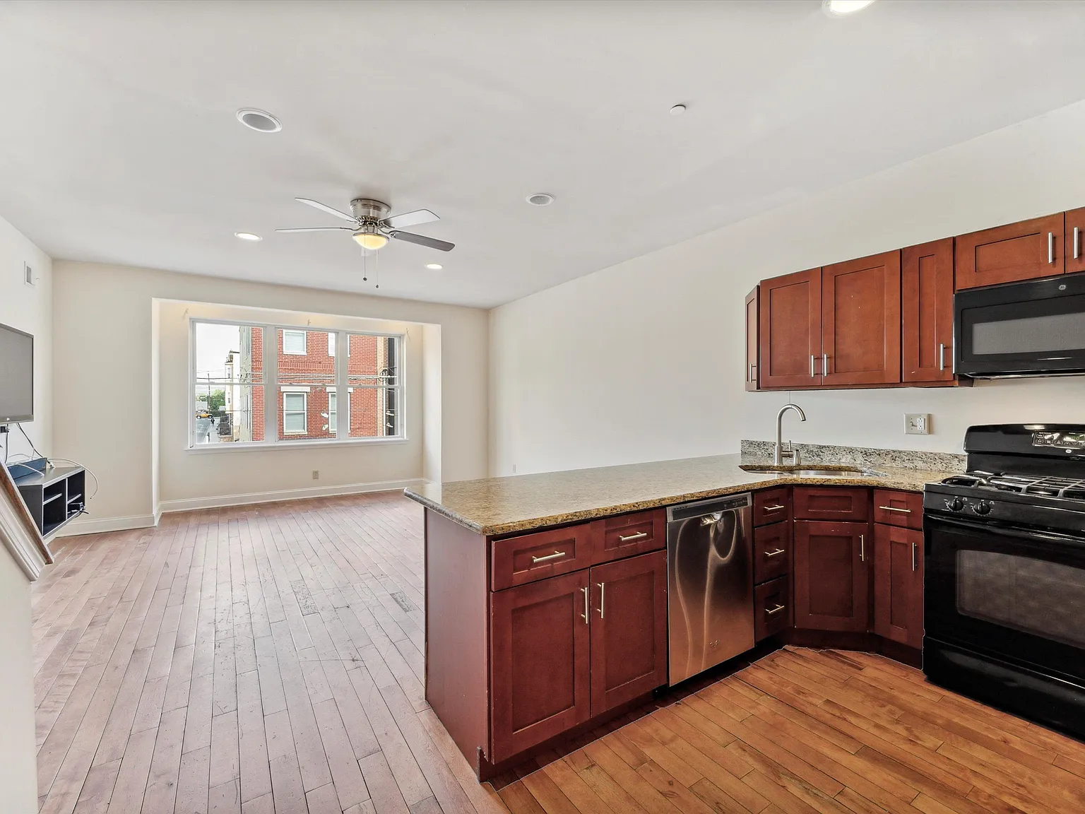 1916 N 18TH ST Unit B — Photo 3