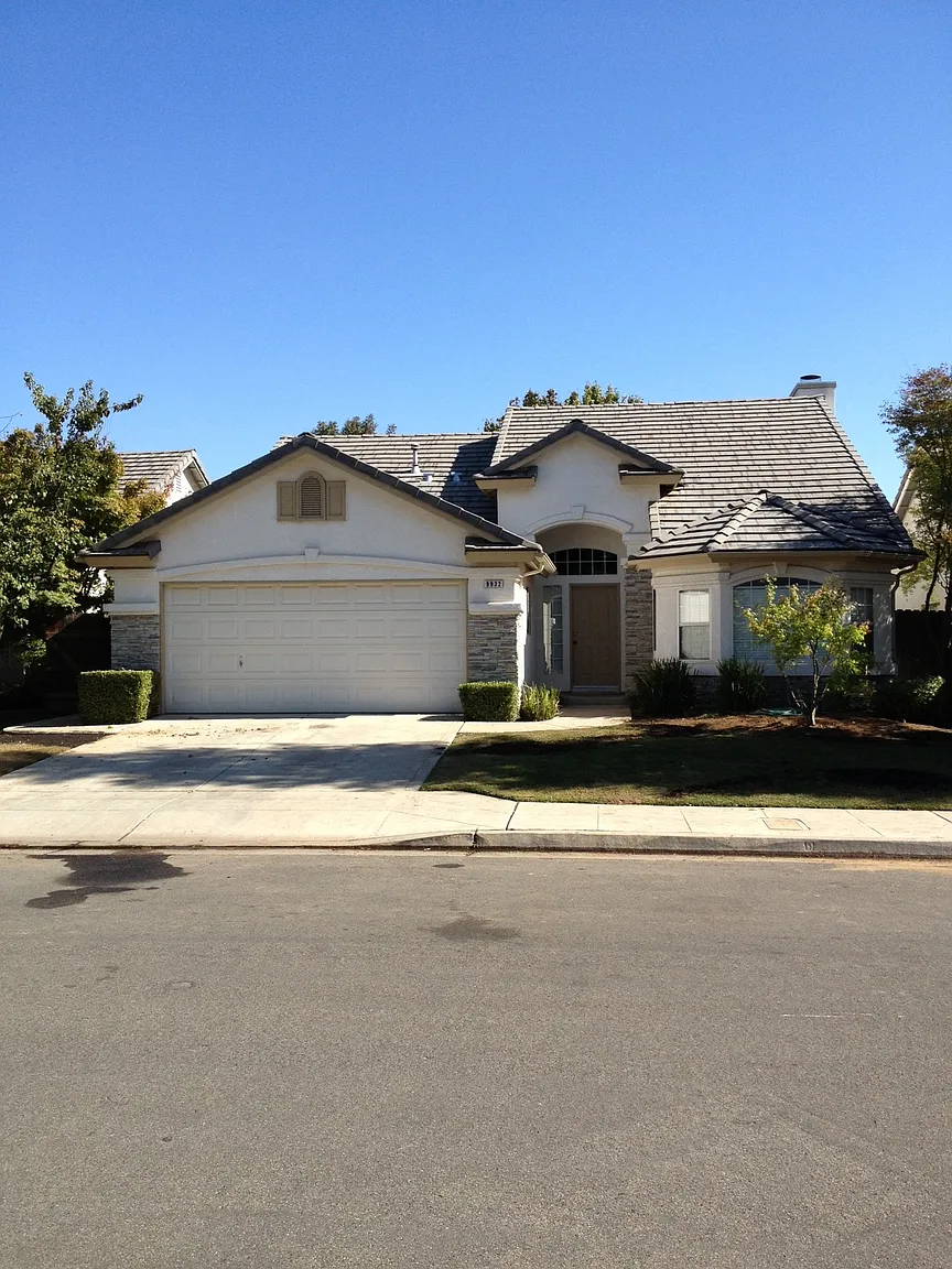 9932 N Woodrow Ave photo 1