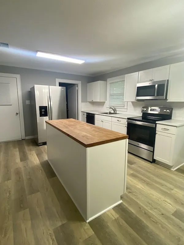 3 bed, 2.0 bath, 2023 sqft, $1,650 — Photo 4
