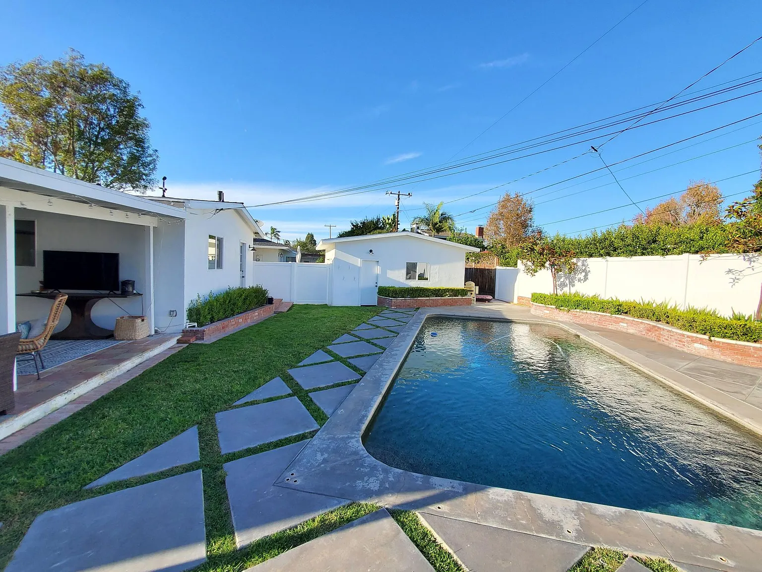 3 bed, 1301 sqft, $8,800 — Photo 3