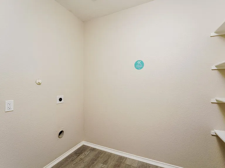 306 Olivia Ln — Photo 12