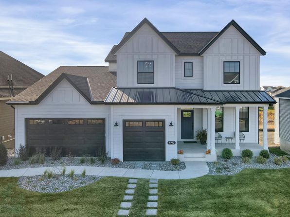 6792 Bellflower Dr, Excelsior, MN 55331