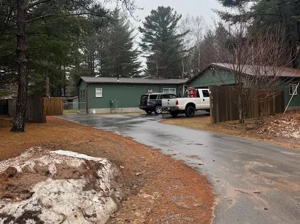 228 Oakbrook Ln, Marquette, MI 49855