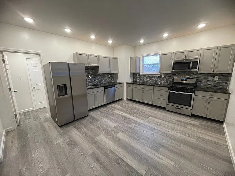 148 Gray St #2 — Photo 3