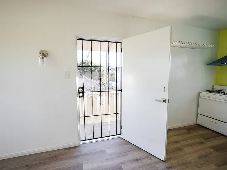 431 N Ynez Ave #C — Photo 8