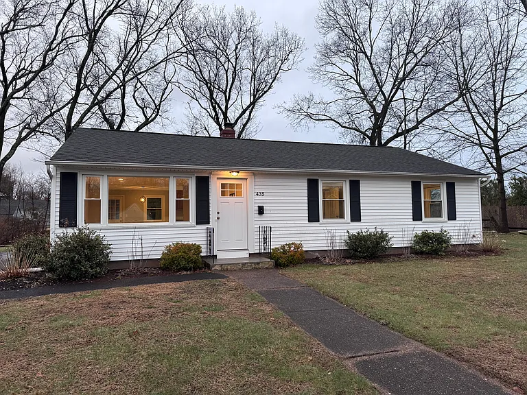 435 Elmwood Dr — Photo 1