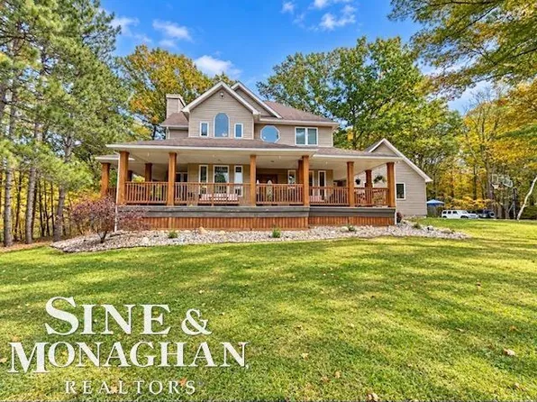 77 Richman Rd, Saint Clair, MI 48079