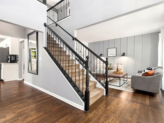 2nd image of 615 Manhattan Cir