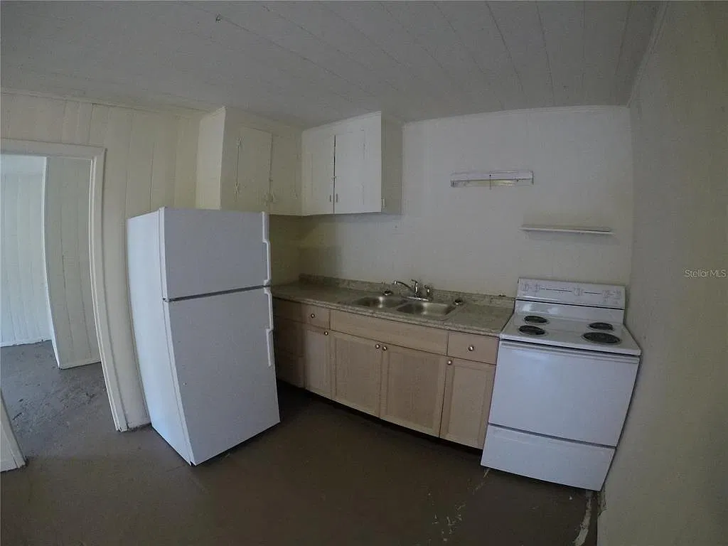 1 bed, 1.0 bath, 900 sqft, $995 — Photo 2