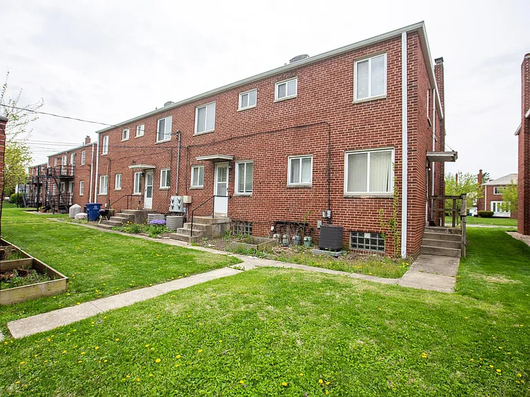 1658 Elmwood Ave — Photo 15