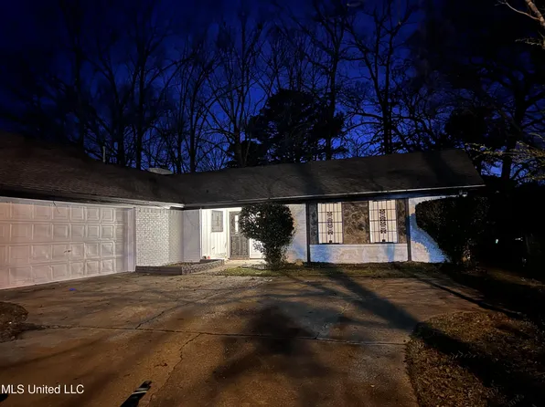 1111 Oak Glen Pl, Jackson, MS 39212