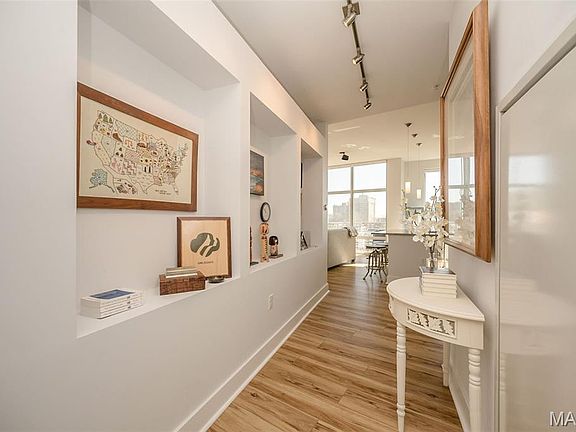 5th image of 9 N Euclid Ave Unit 603