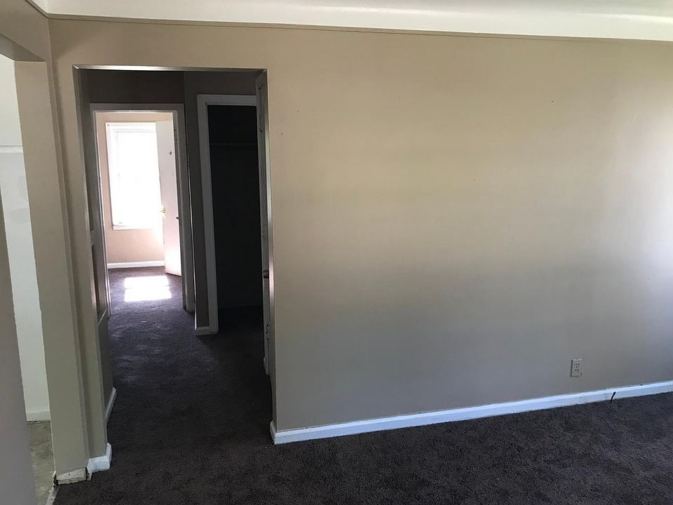 2nd image of 19500 Harlow St