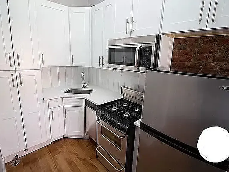 1076 Dean St #6 — Photo 1
