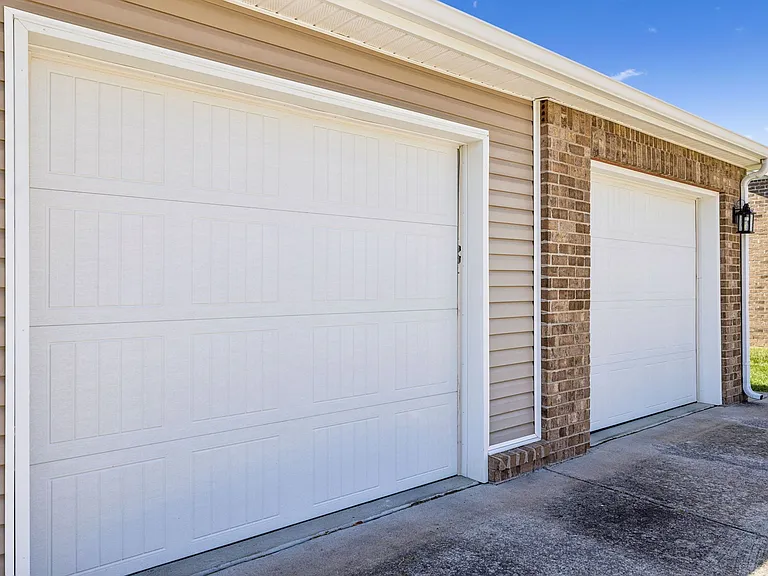 1319 Riverbrook Dr — Photo 44