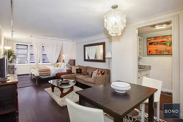 Sold by Bond New York | media 10