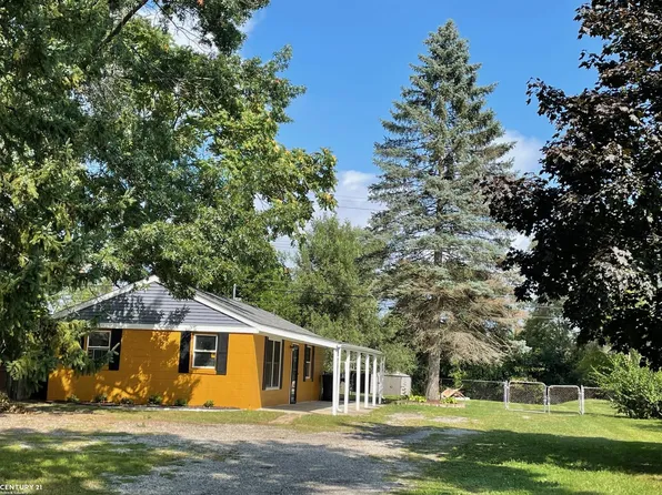 47270 Burton Dr, Shelby Township, MI 48317