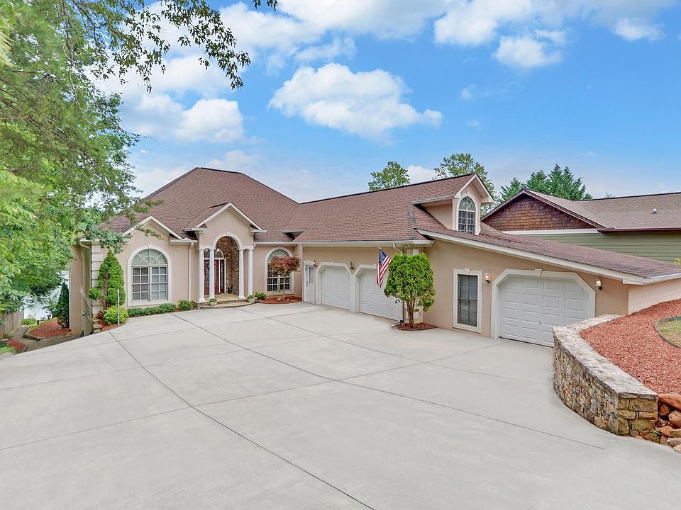 1st image of 451 Oakmont Dr