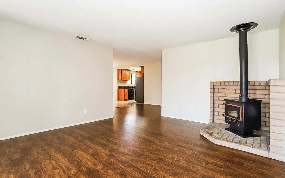 Single Family Homes — Photo 4