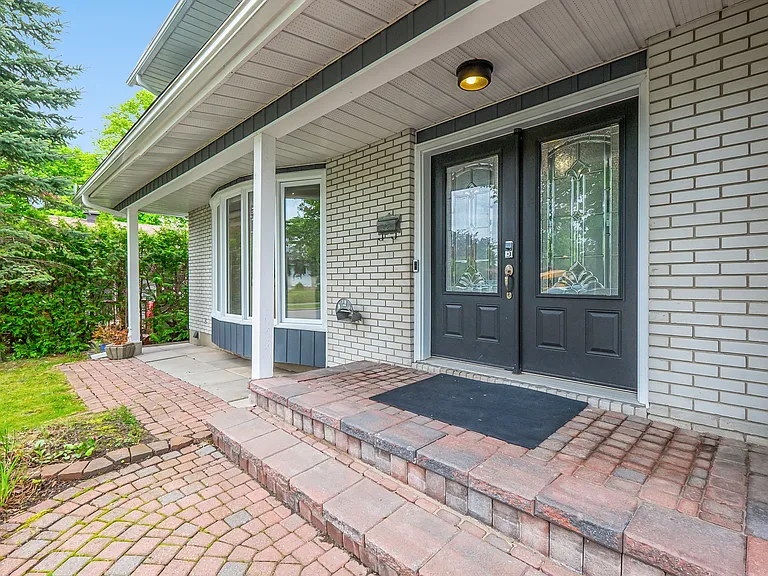1902 Featherston Dr #1902 — Photo 8