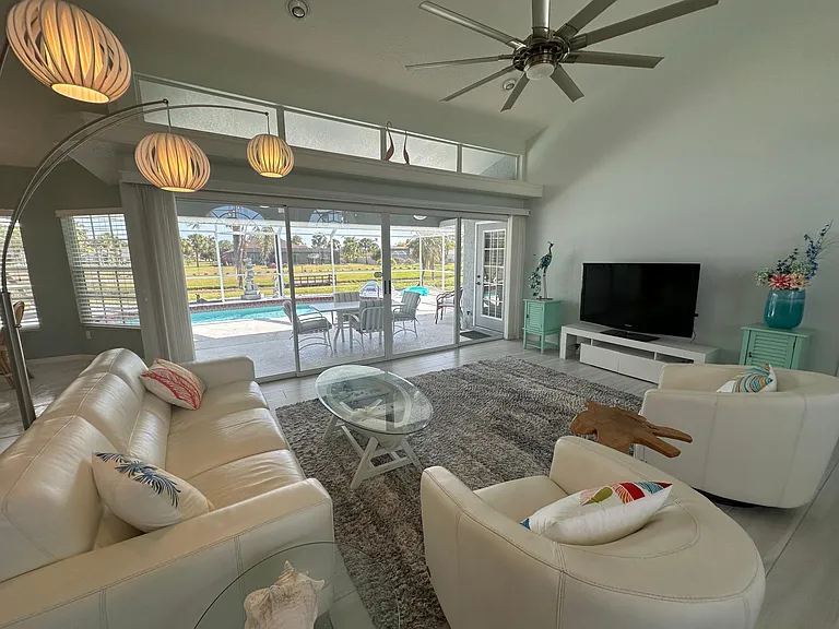603 Rotonda Cir — Photo 3