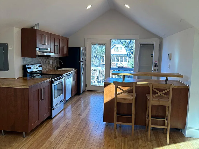744 Saint Charles Ave NE #C — Photo 19