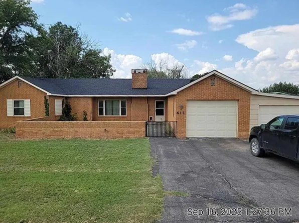 612 Madison St, Bessie, OK 73622