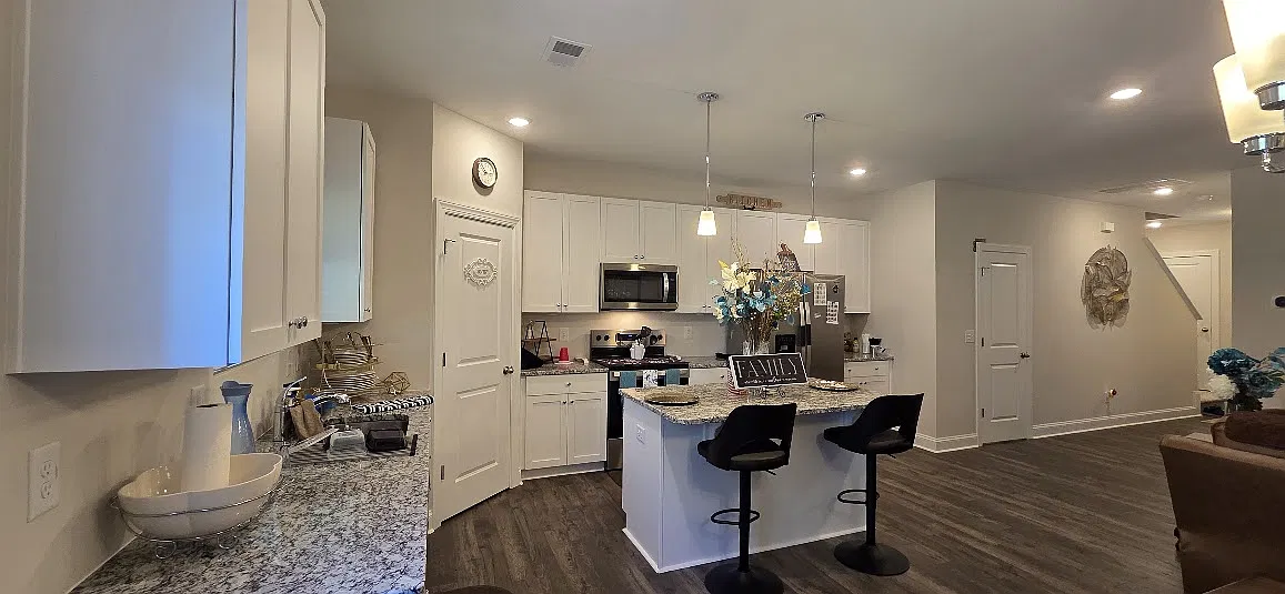 Gorgeous, Spacious, Convenient to Raleigh & NC Beaches — Photo 2