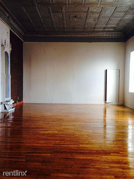 1089 Broadway-Livingroom