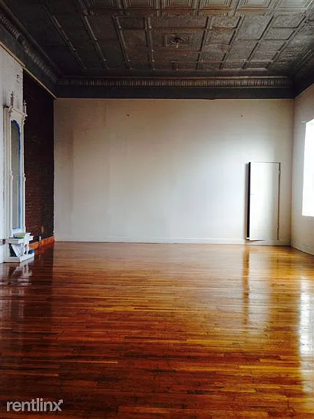 1089 Broadway-Livingroom