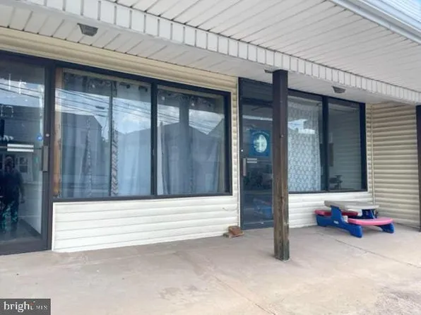 5 Broad St, Beaver Meadows, PA 18216