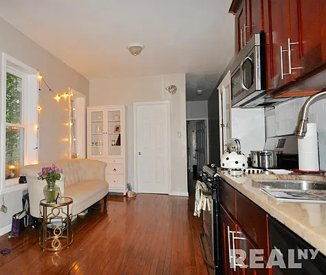 Rented by REAL New York | media 20