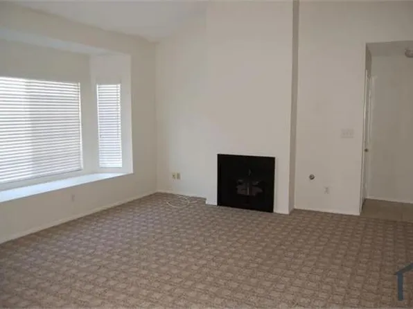 43643 8th St E APT 1, Lancaster, CA 93535