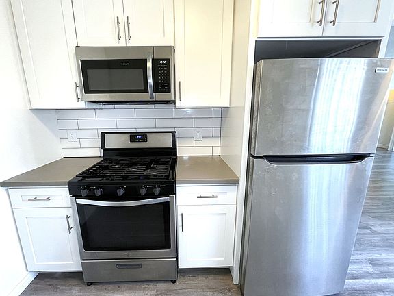 4th image of 3420-22 Keystone Ave #3422-B